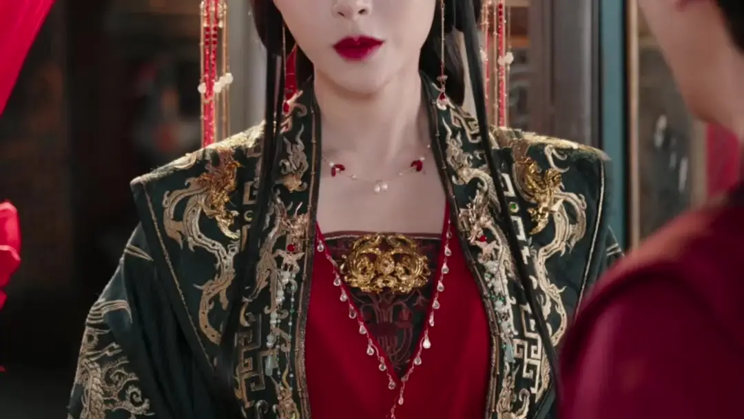 Dua Kuasa Menjadi Satu: Senyum Li Xue dan Ekspresi Lu Feng yang Mengguncang Istana