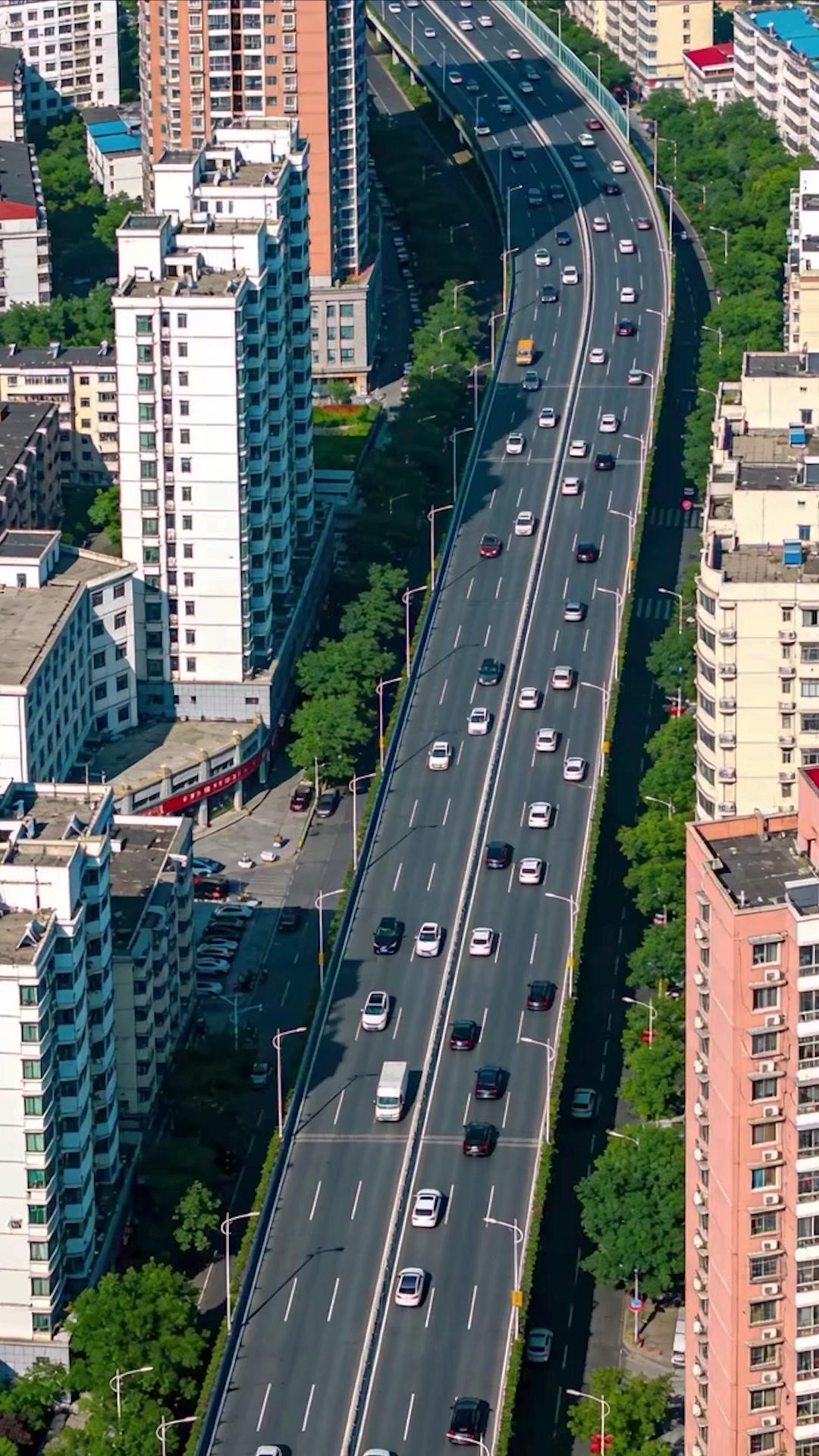 Intrigas bajo la máscara tierna