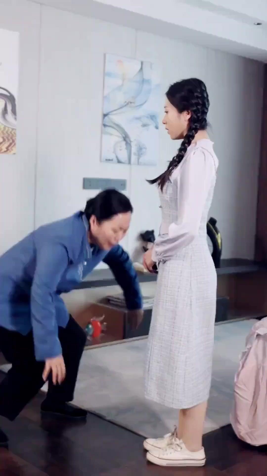 (Dubbed)Empress Never Falls