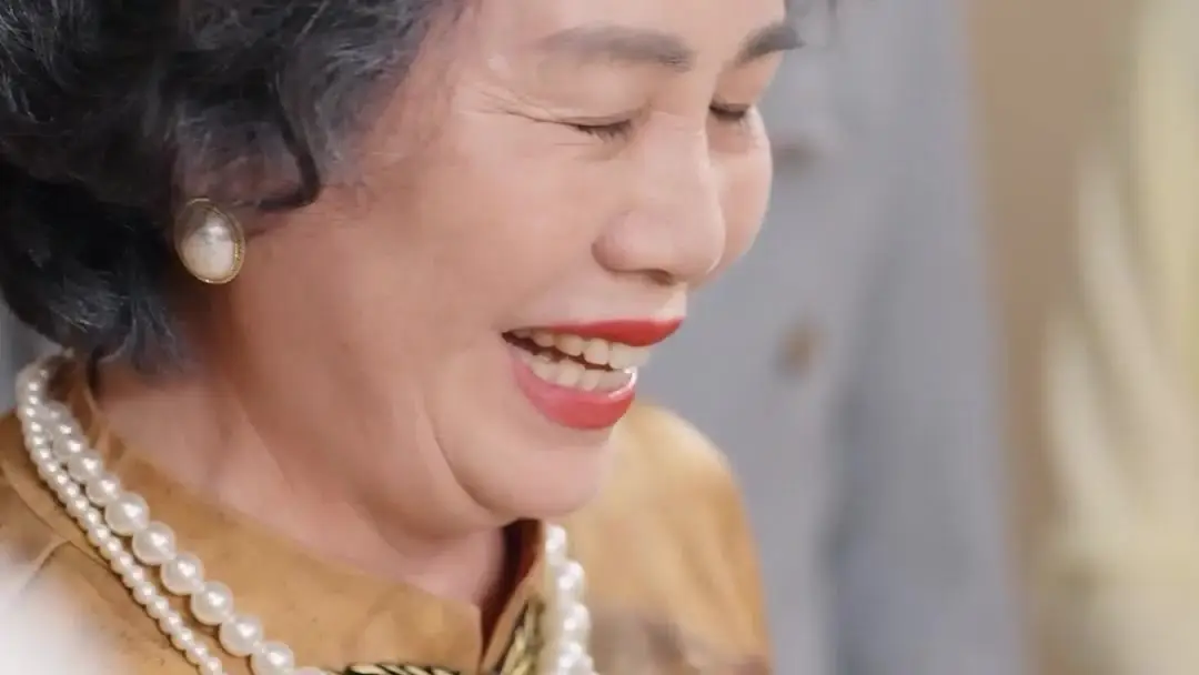 Reborn, I Captured My Ex's Uncle: When the Blazer Has More Secrets Than the Script