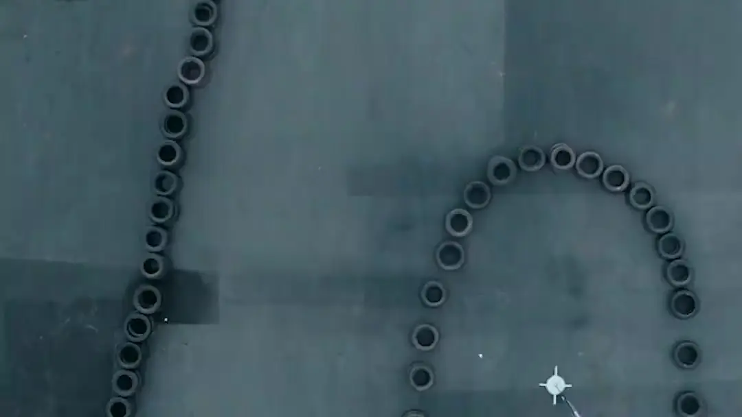 (مدبلج) سائق الشاحنات، أقوى مما تتخيل: عندما يتحول المُعلّم إلى مُهندس كارثة على الحلبة