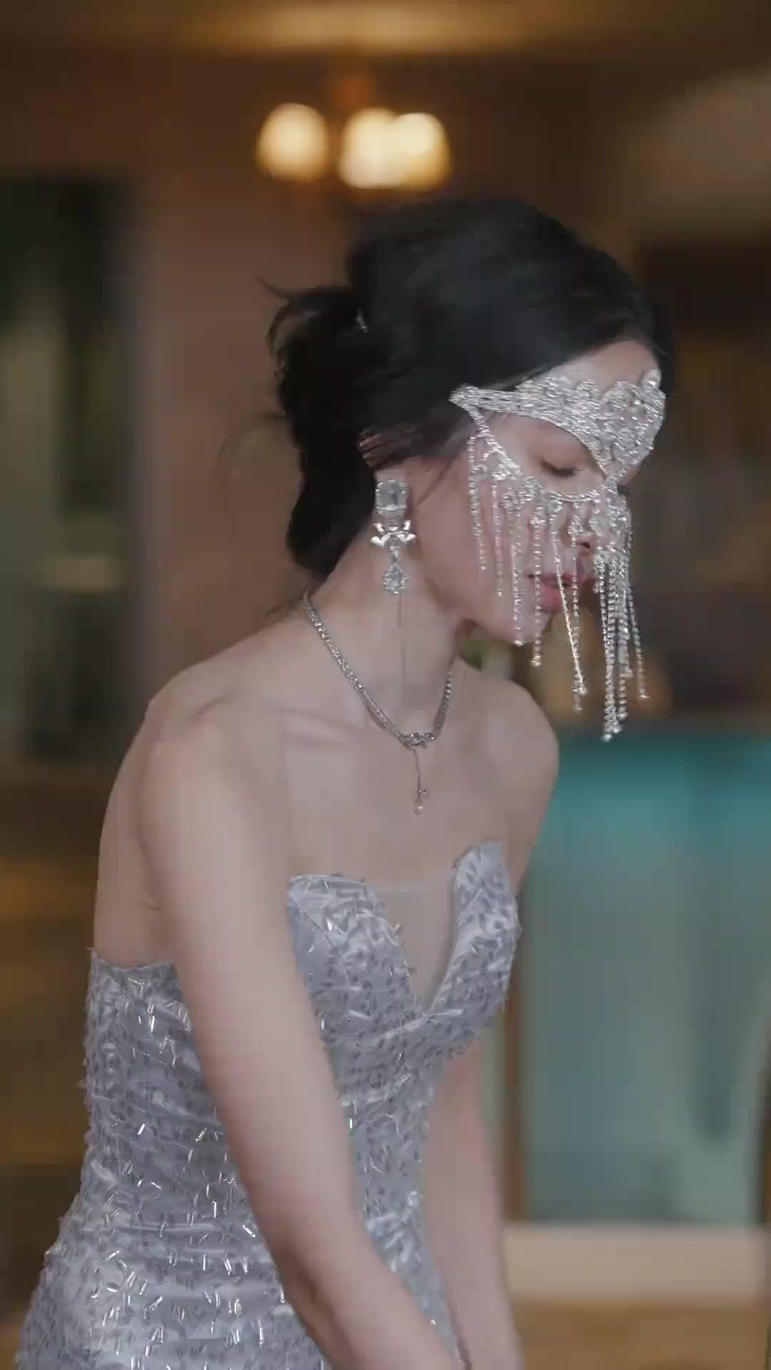 Bước Trong Sương Đêm