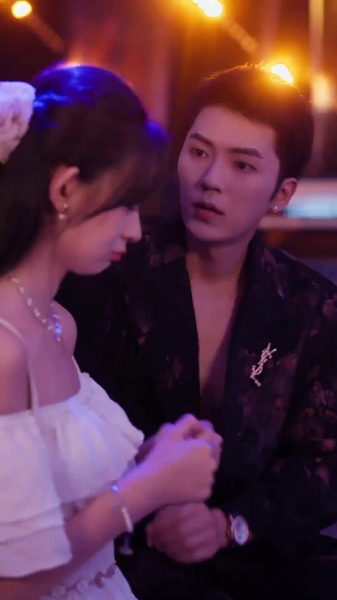 (Dublagem)Presas no Romance Errado