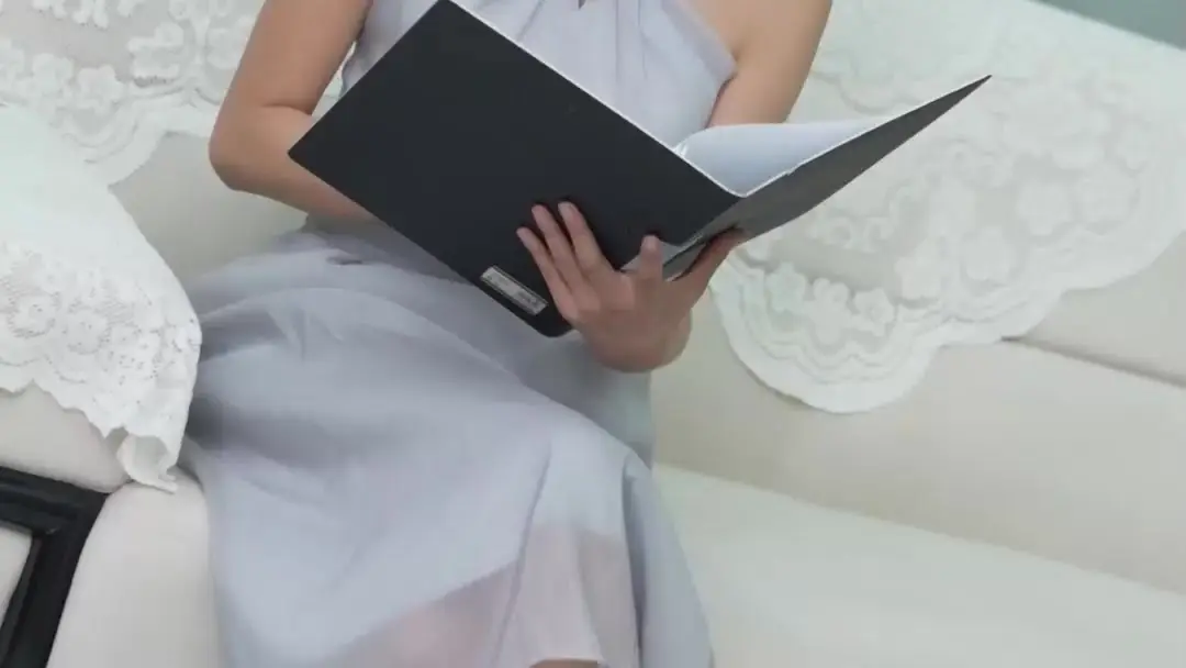 Legend of a Security Guard: When the Door Opens to a Bouquet