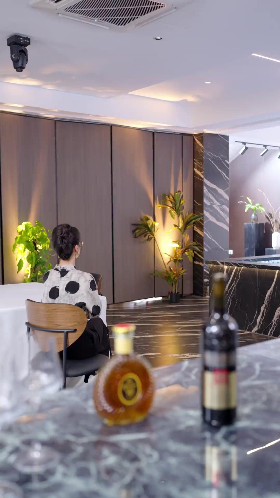 (Lồng tiếng)Cám Dỗ