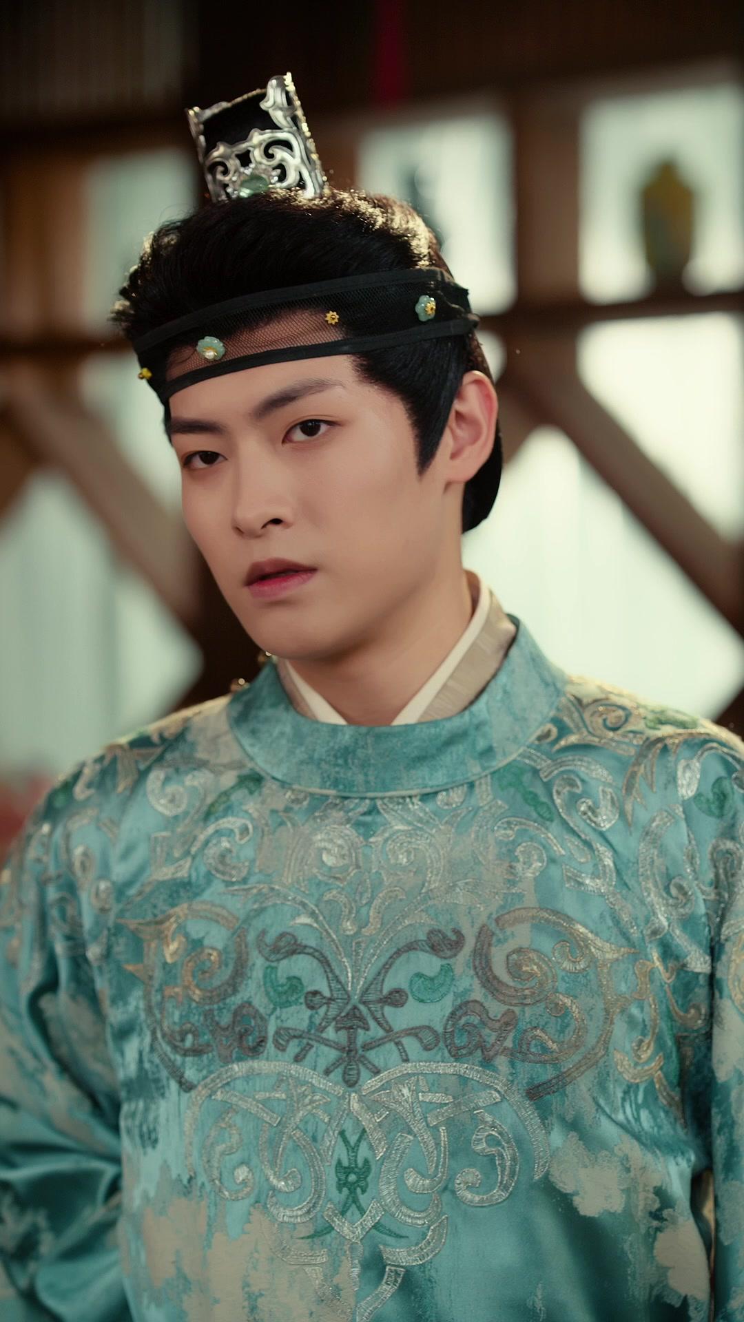 DE L'HÉRITIER AU MARQUIS