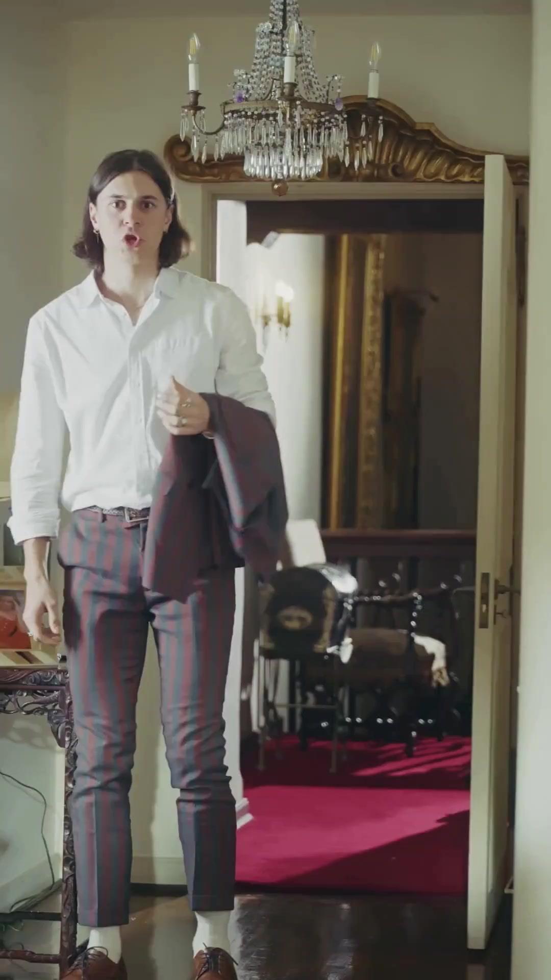 (Dublagem) A Impostora nos Braços dos Meus Três Tios