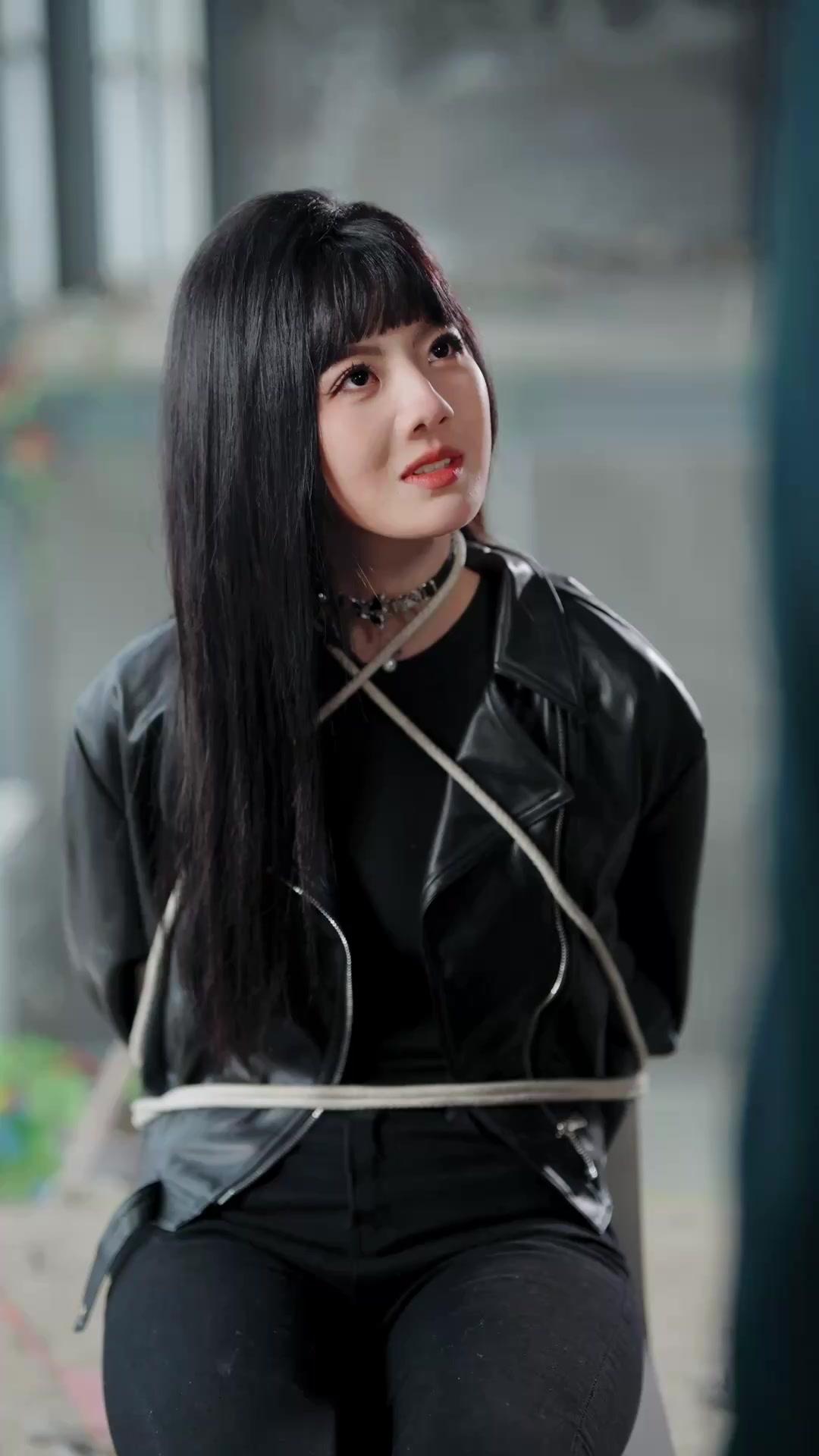 Hati Terkunci, Cinta Datang