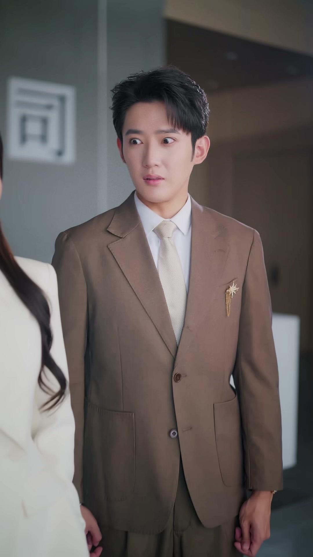 開掛鑑寶師：總裁的貼身神助手