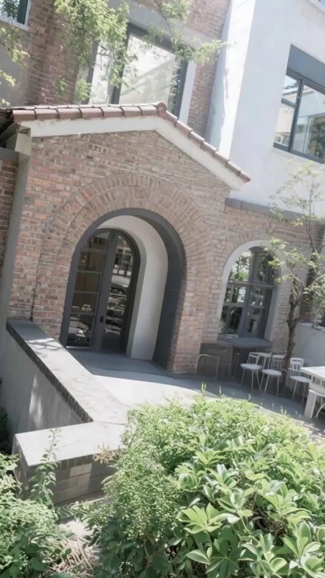 Il Volto della Menzogna