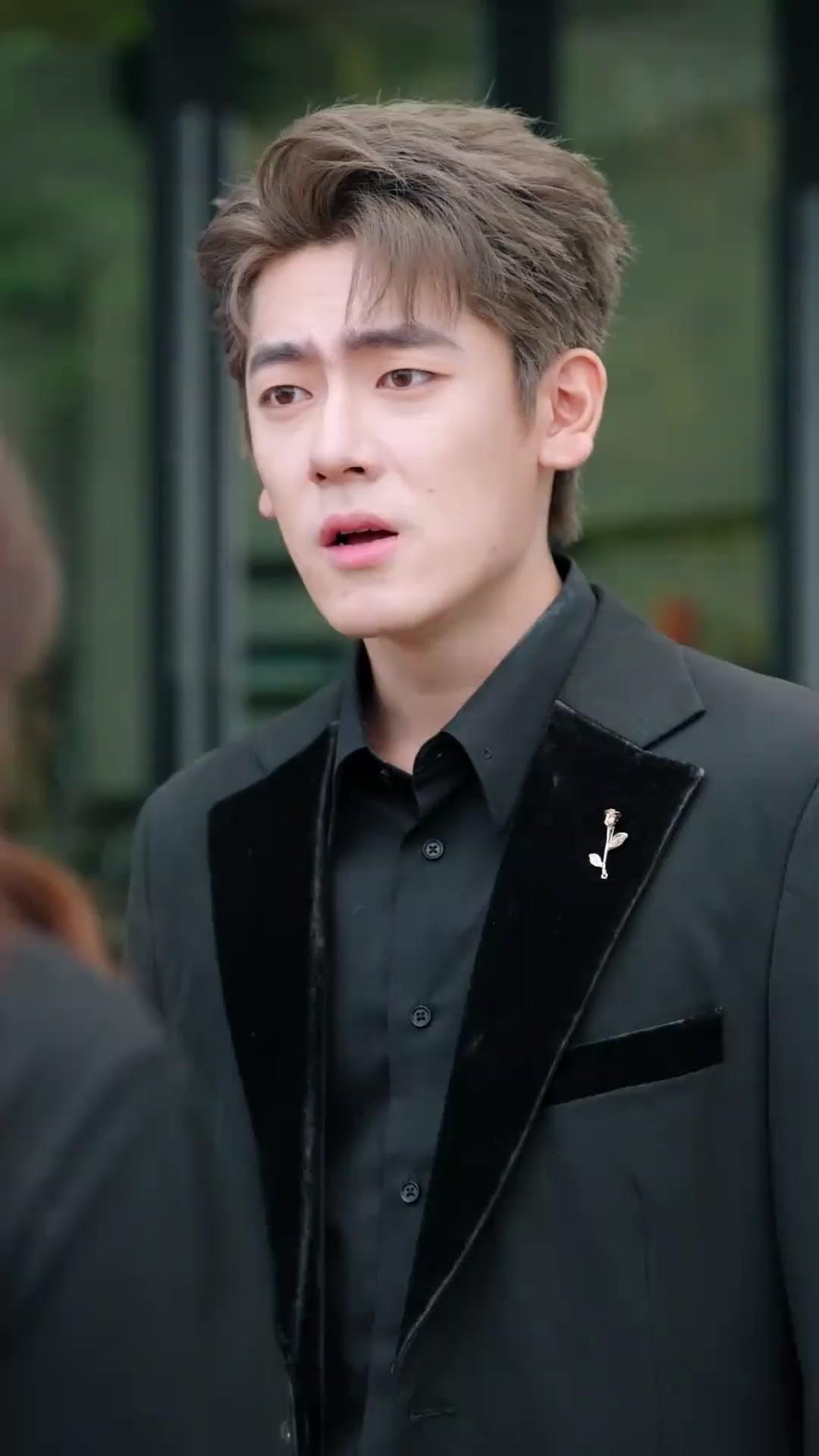 (พากย์เสียง) กุหลาบในเปลวเพลิง