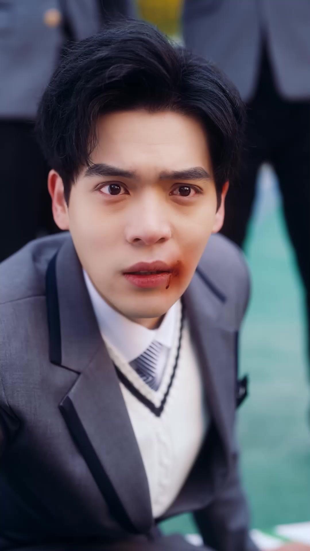 Air Mata di Balik Topeng Bisu