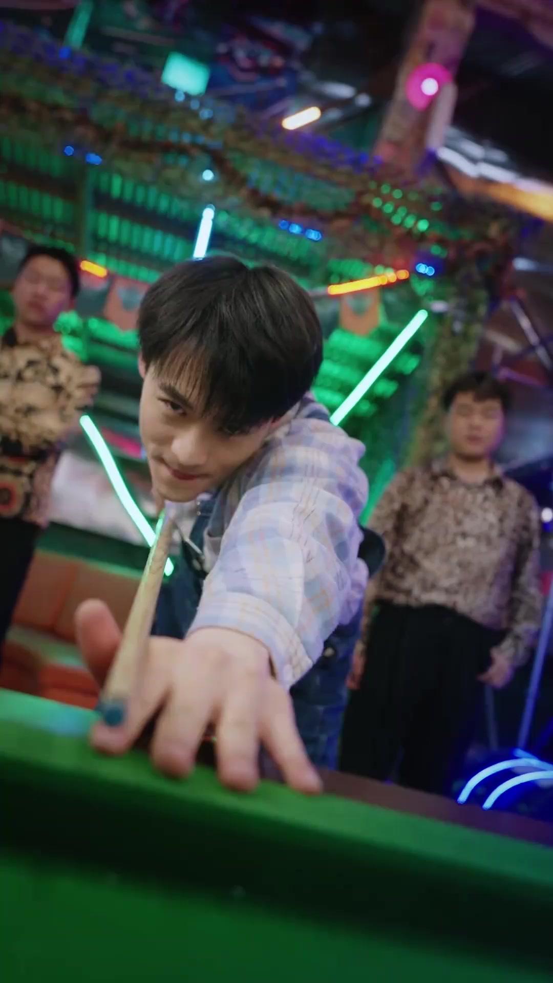 التقط بطل البلياردو كزوج