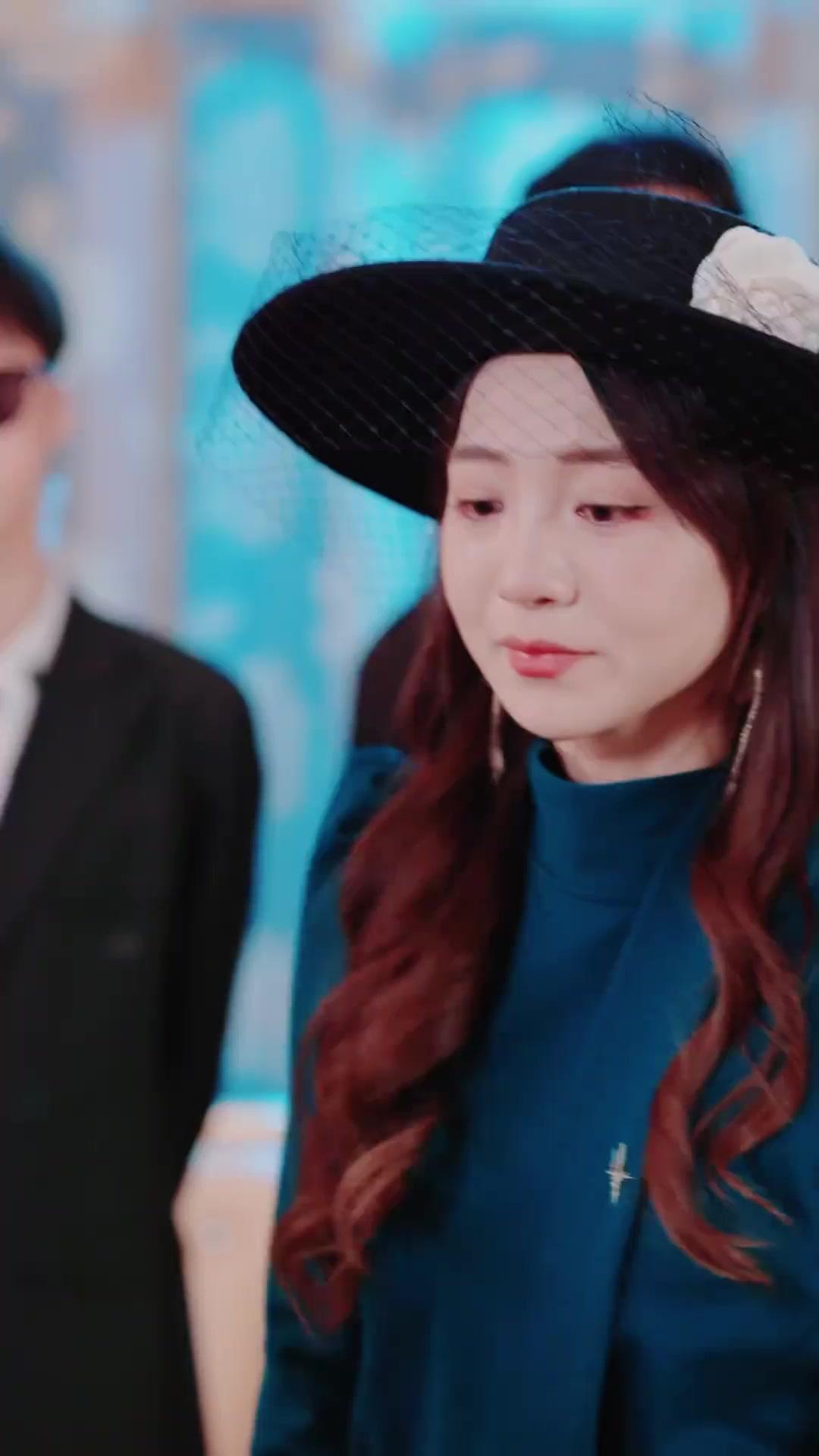 잡히지 않는 그녀