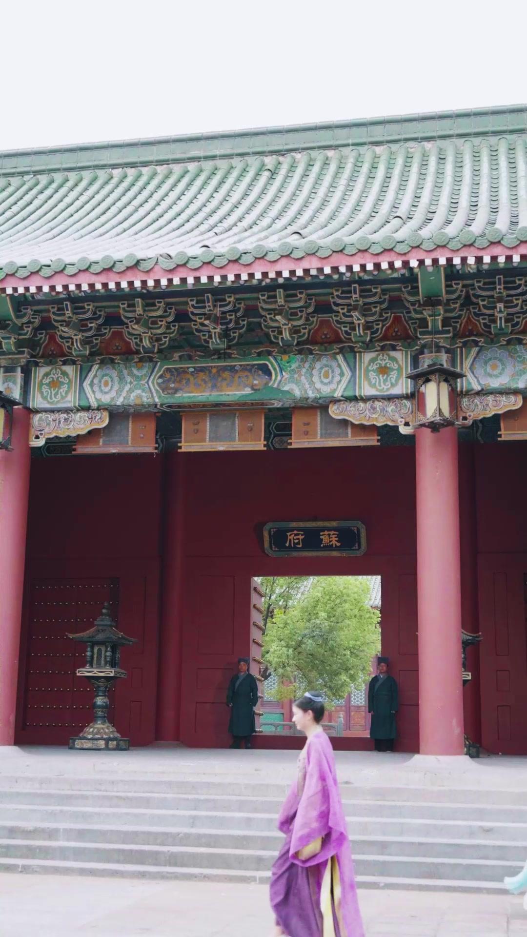 طبيبة خارقة تعود طفلة وتكسب دعم الإمبراطور