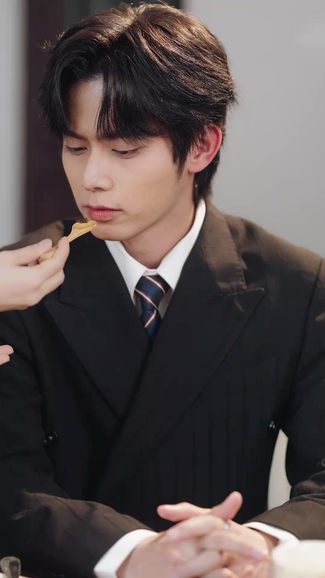 MARI PAR CONTRAT : MI-MILLIARD