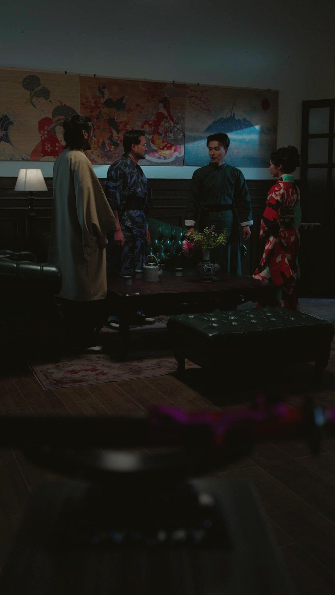 Alzo el filo del Este 