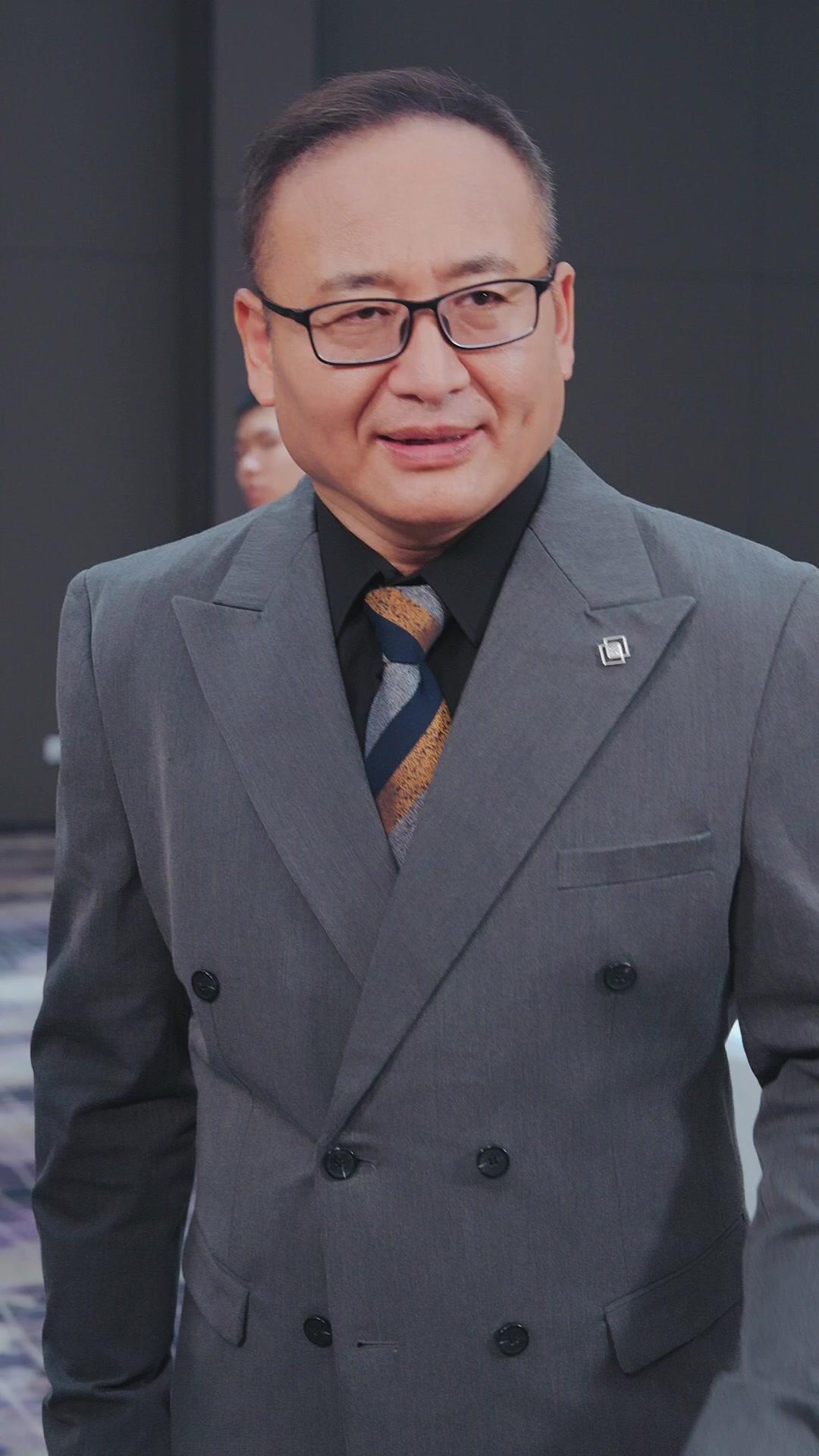 Baru Cerai, Malah Dekat Musuhnya