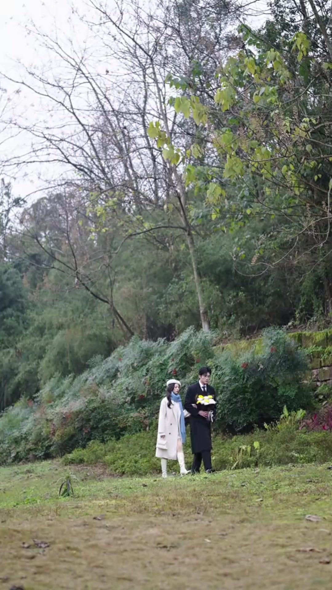 حين تظاهرتُ بالطاعة، أصبحتُ مدلّلةَ الكبير