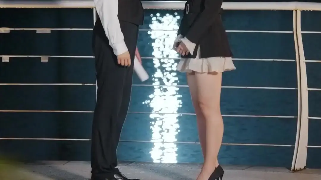 Reborn, I Captured My Ex's Uncle: When a Candle Flickers, the Past Ignites