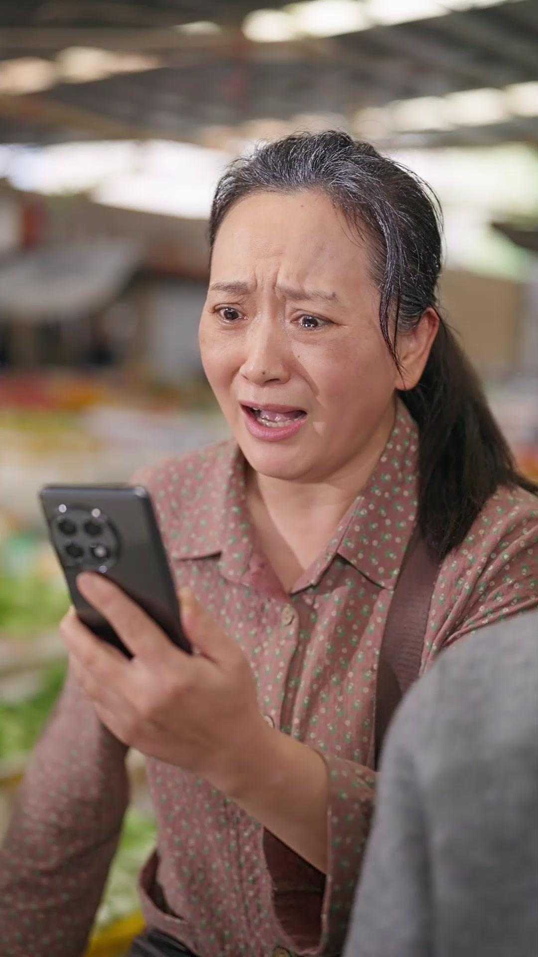 半生托舉，一朝盡碎