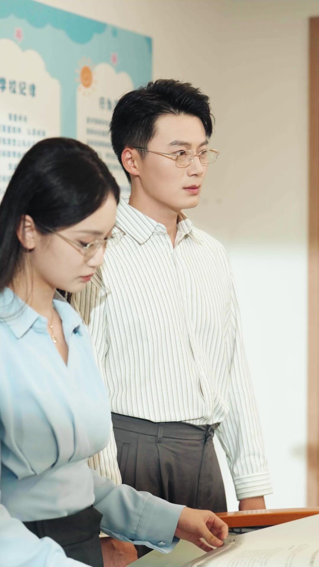 Nueva profesora: bella e imponente