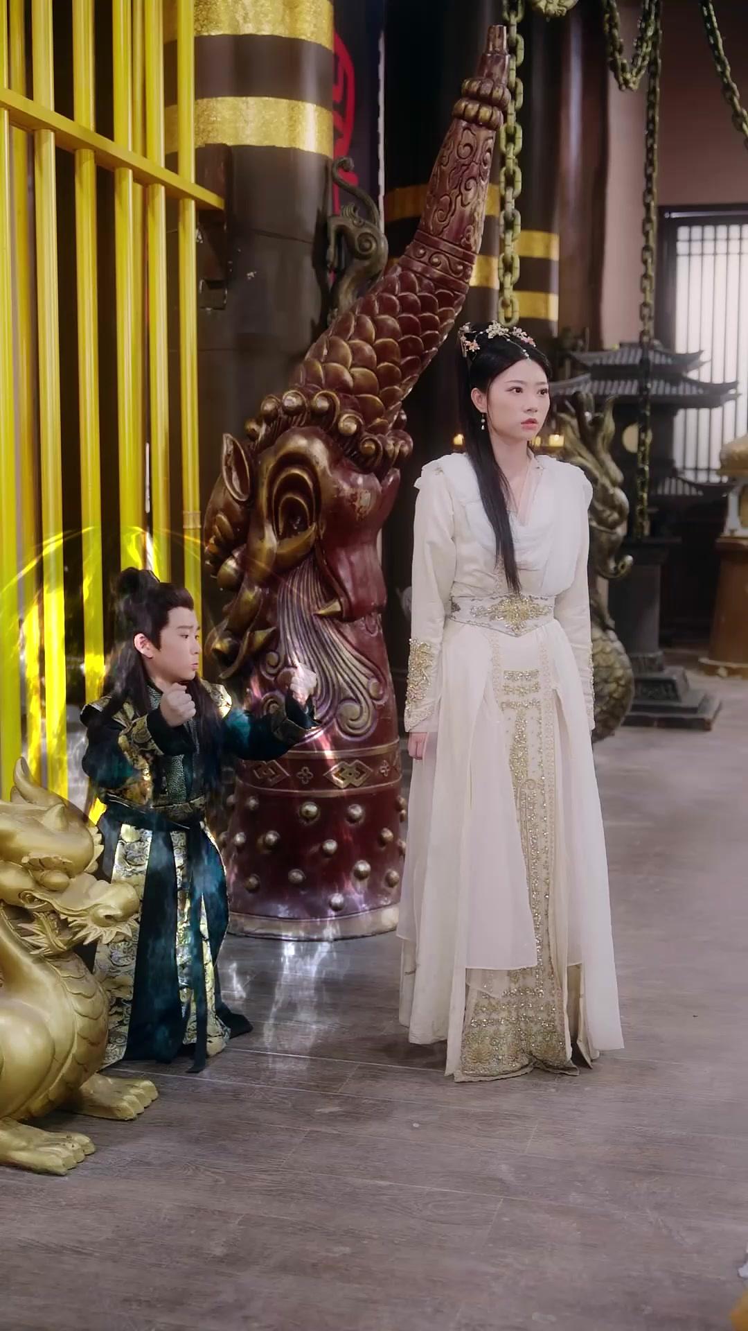 Sonho Escamoso Entre Nuvens