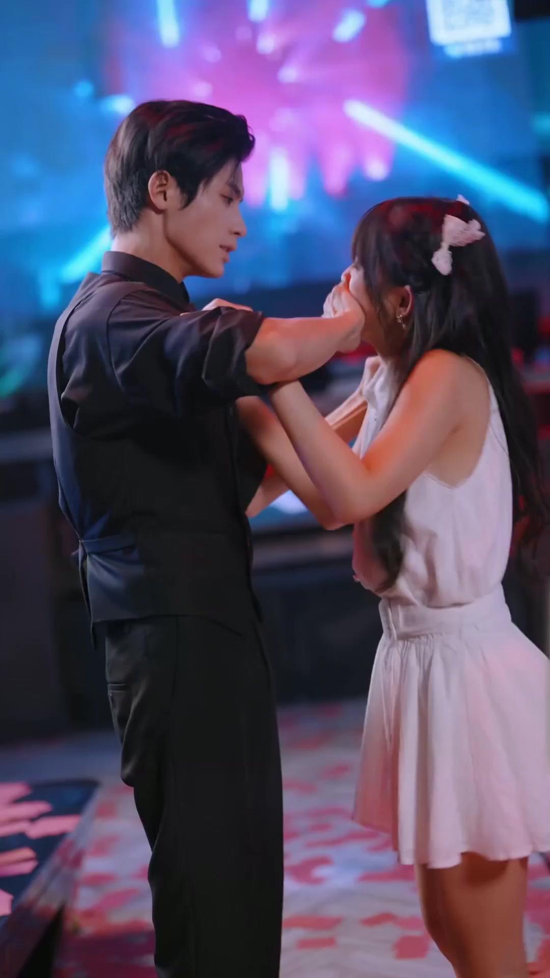 TRAQUÉES PAR L'AMOUR