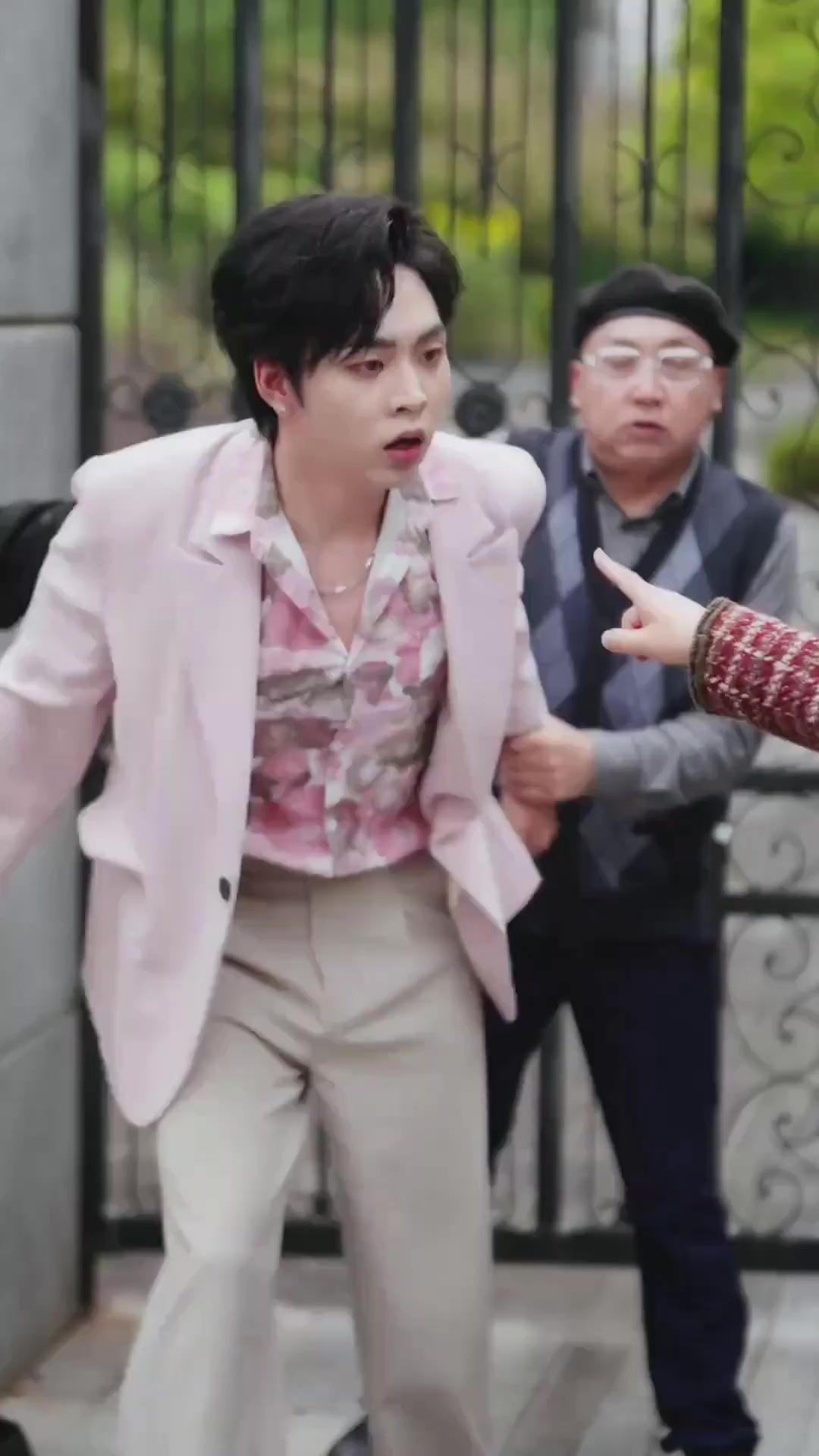 (Doublage) UNE ROSE À ÉPINES