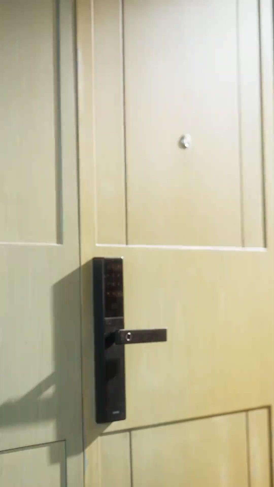 MAMAN, NE FUIS PAS : LE PAPA PROF ARRIVE