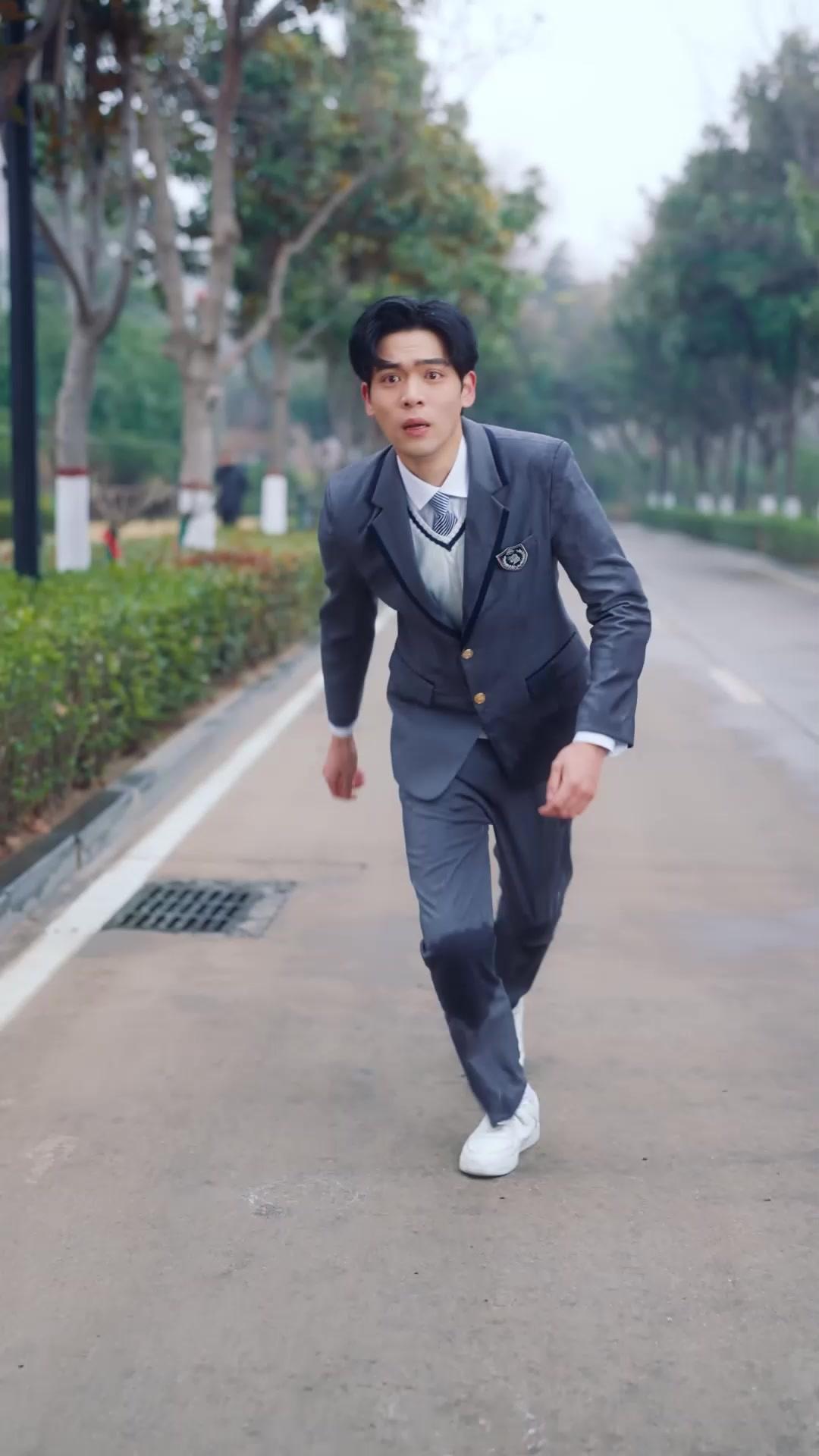 Air Mata di Balik Topeng Bisu