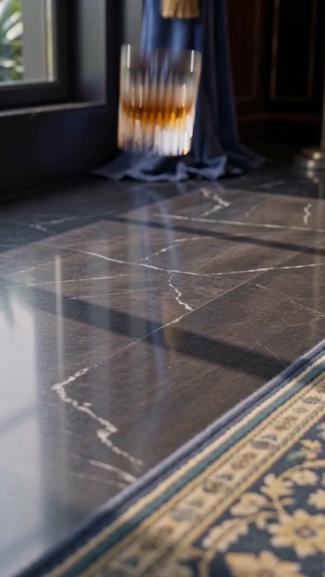 Chefão Secreto da Máfia e Sua Rainha do Pole