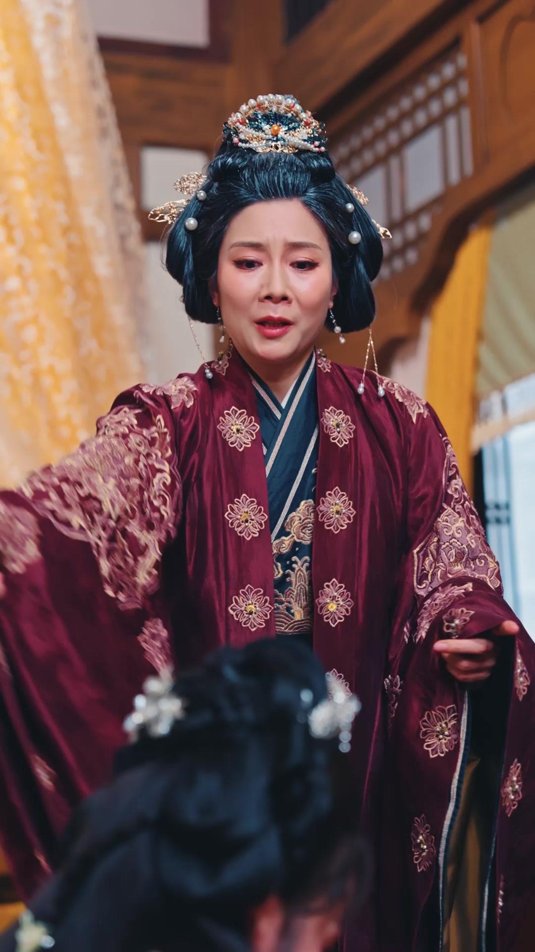 Ibuku dayang, Aku Kaisar