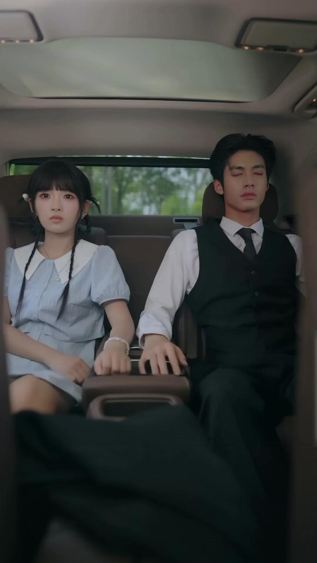 TRAQUÉES PAR L'AMOUR