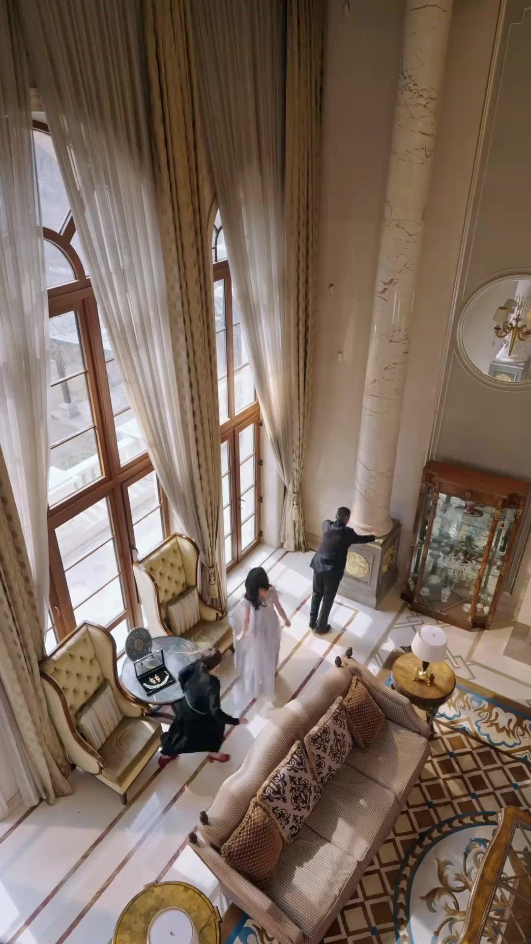 Aynadaki Yabancı Kişi