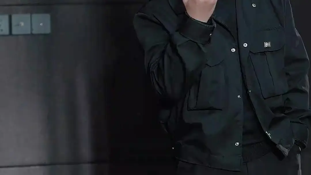 The Imposter Boxing King: The Photo That Rewrote the Script in Three Seconds