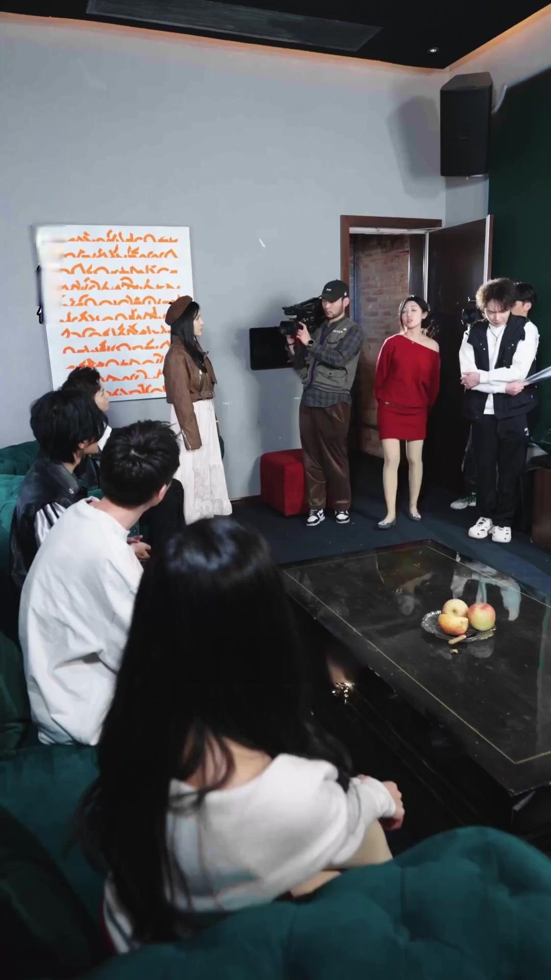 À TRAVERS LES ÉPREUVES