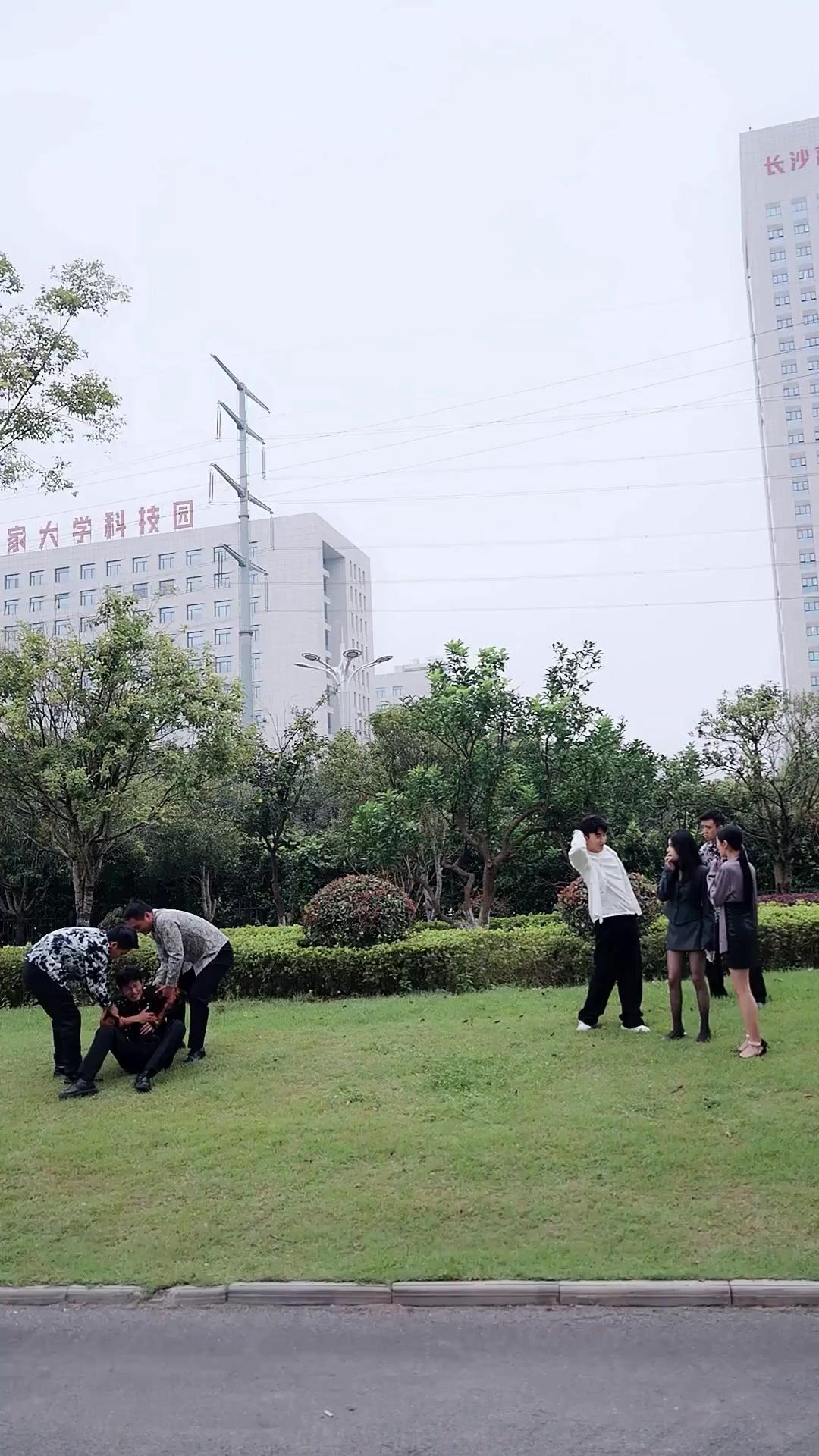 (Dubbed) System's Ultimatum: Love Me, Boss Lady!