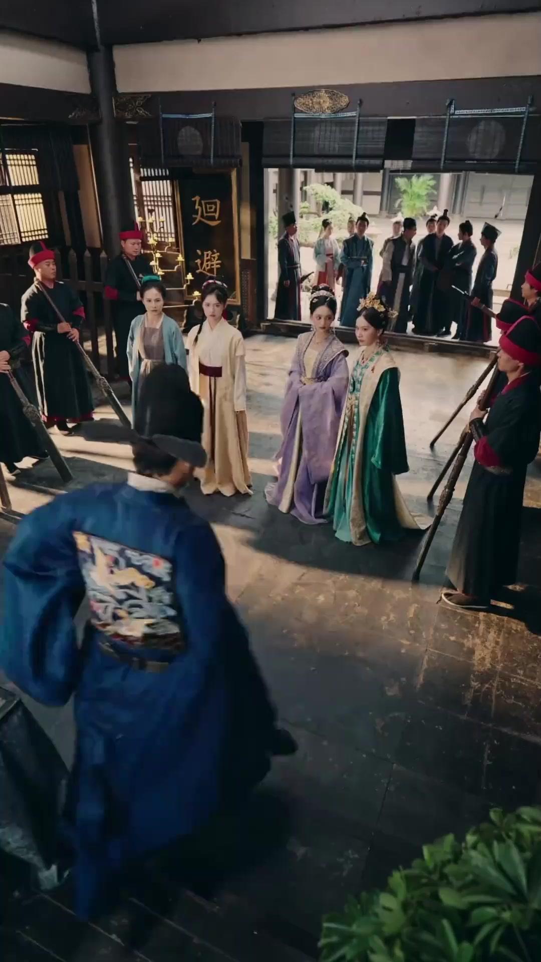 Crown Snatched, Queen Ascends