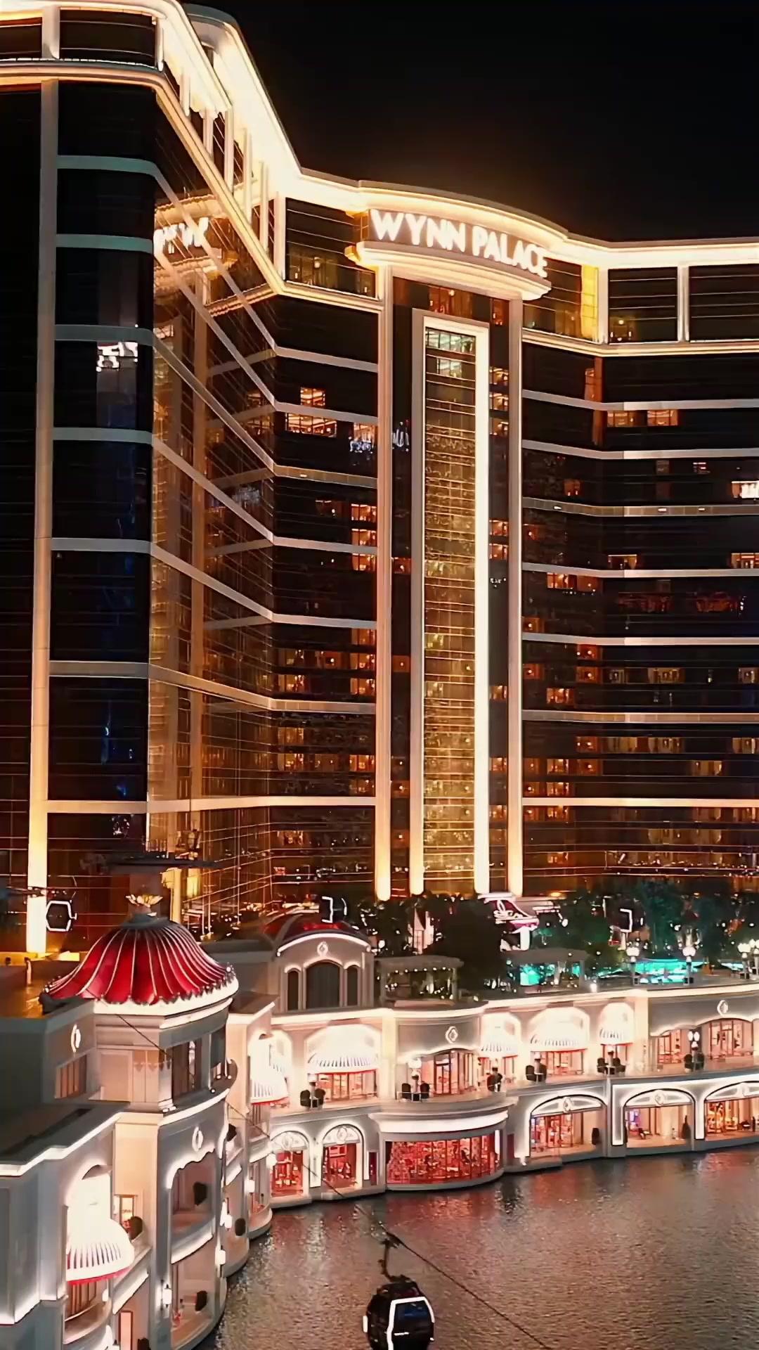 Con Cưng Xã Hội Đen