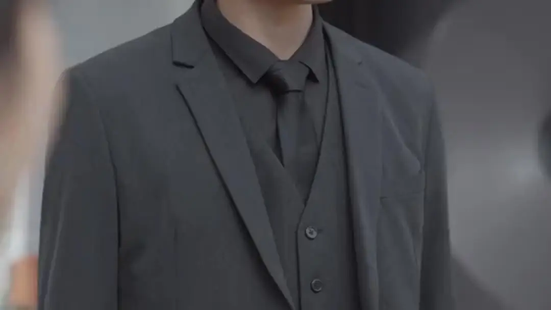 Love in the Starry Skies: When Silence Speaks Louder Than Sirens