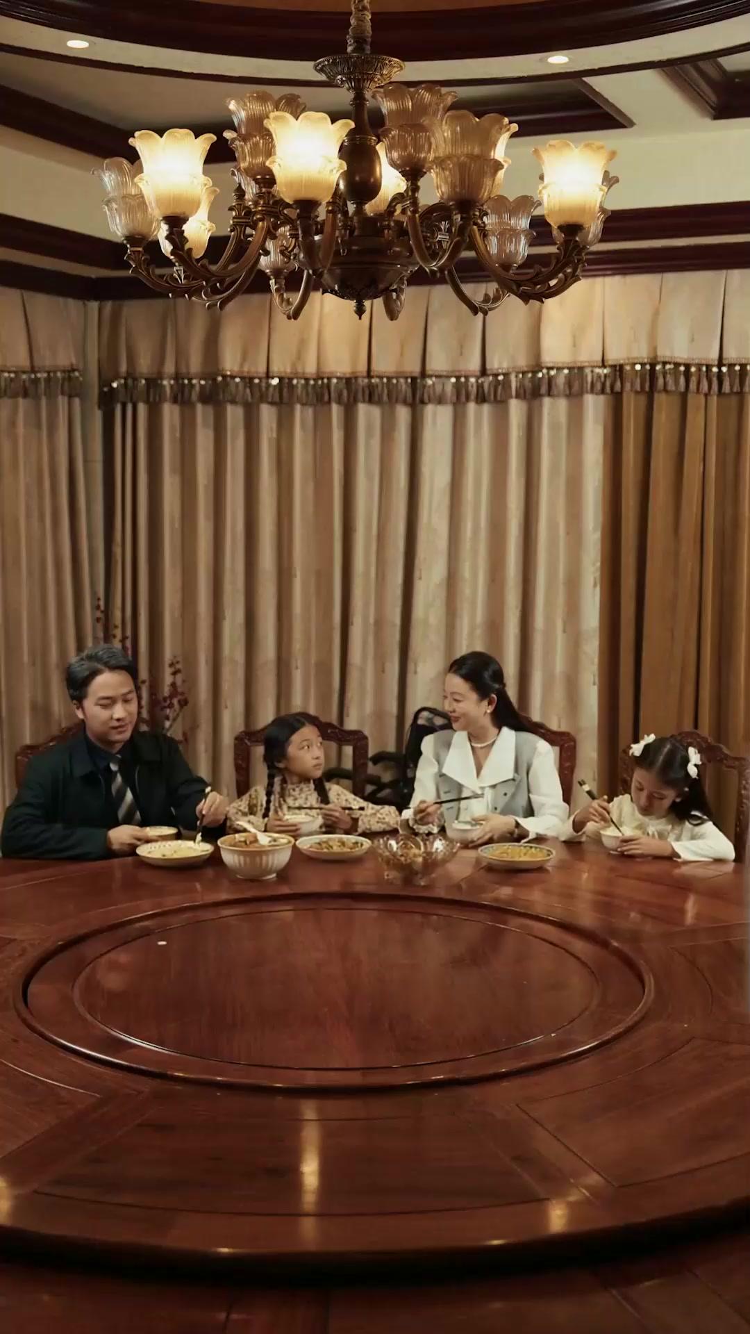 La pequeña criada es mi hija