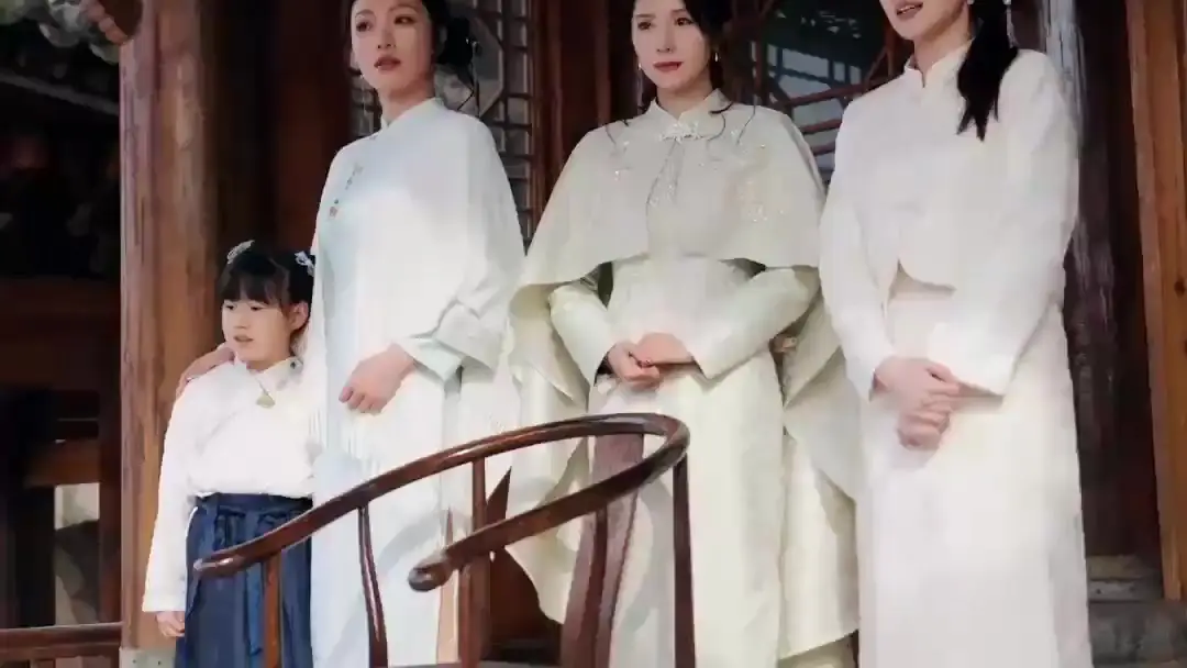 (Dublajlı) Ölümsüz Düştü Dünyaya, Eşim Kara Anka: Beyaz Kılıç, Siyah Yürek