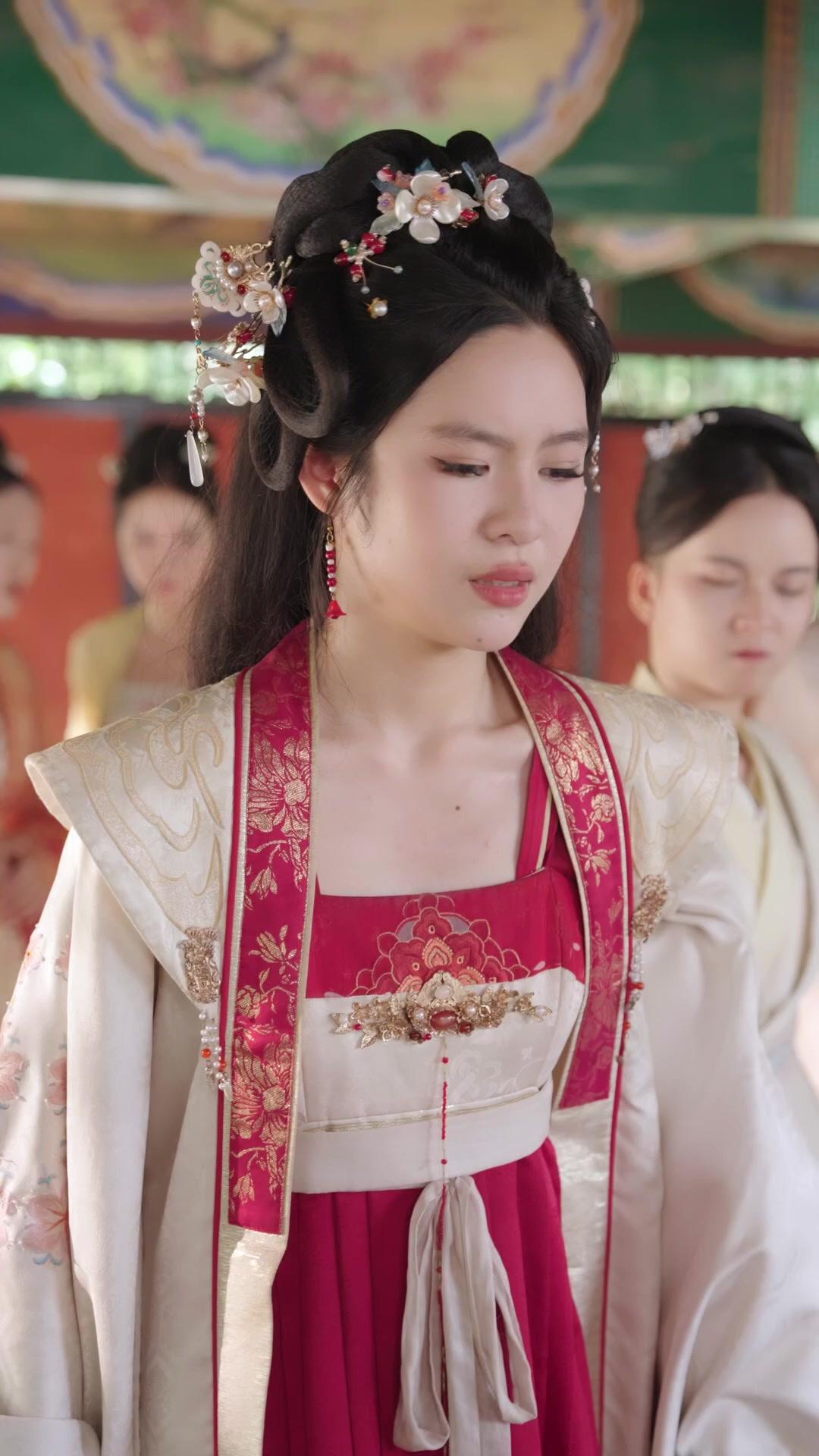 Bangkit Kembali, Menolak Jadi Istri Baik