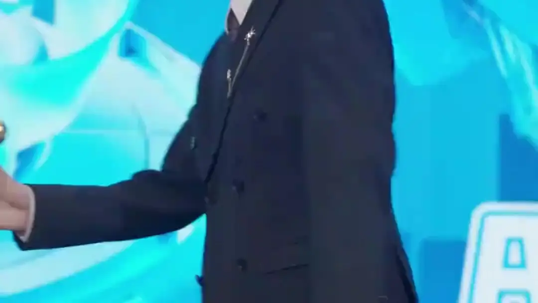 (Doublage) MA FEMME, LA PDG : Le trophée d'or et le piège du nom