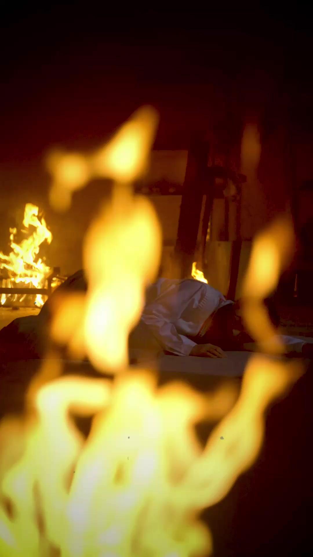 Un corazón entre las cenizas