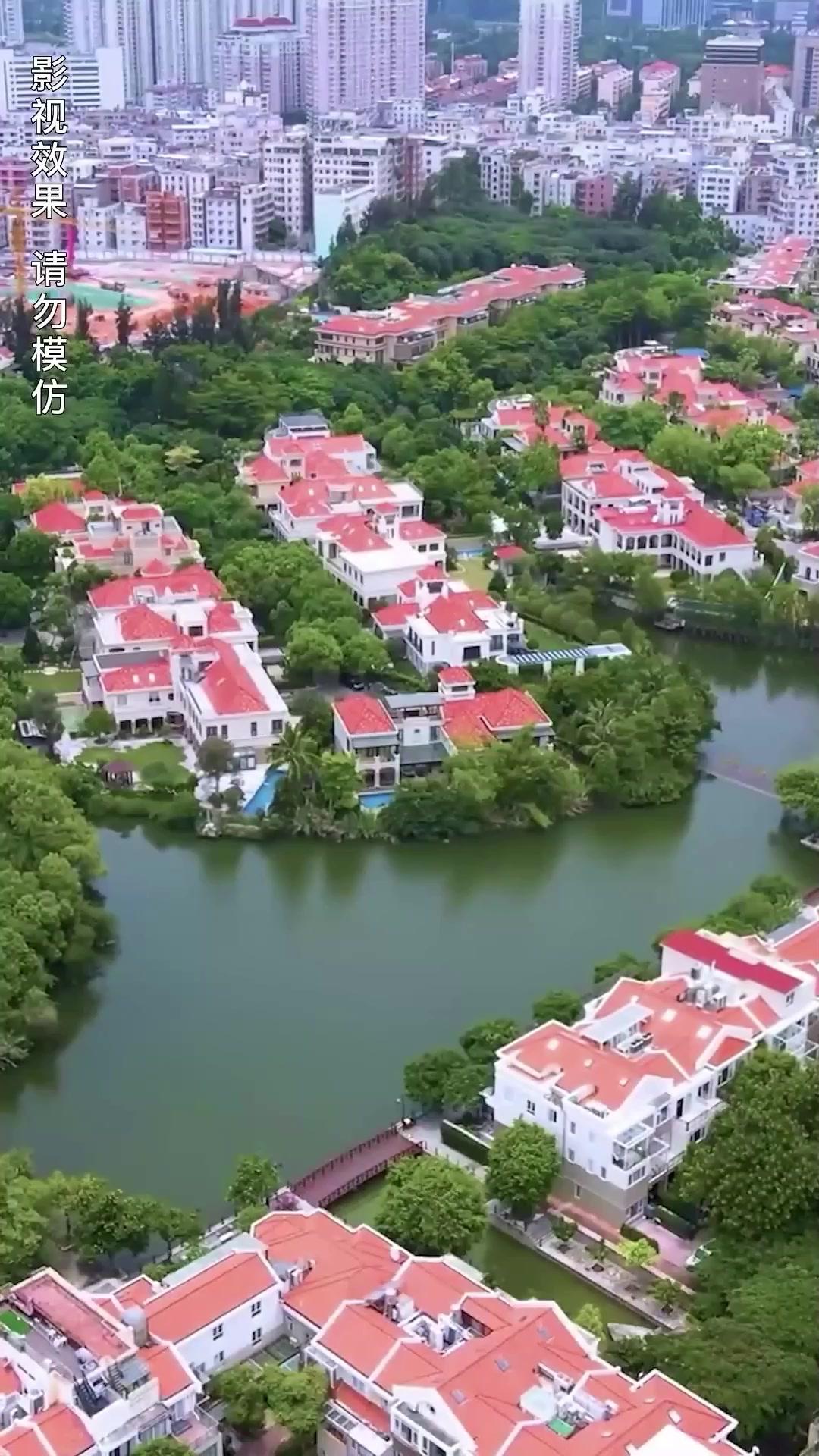 LA CHUTE ET LA COURONNE