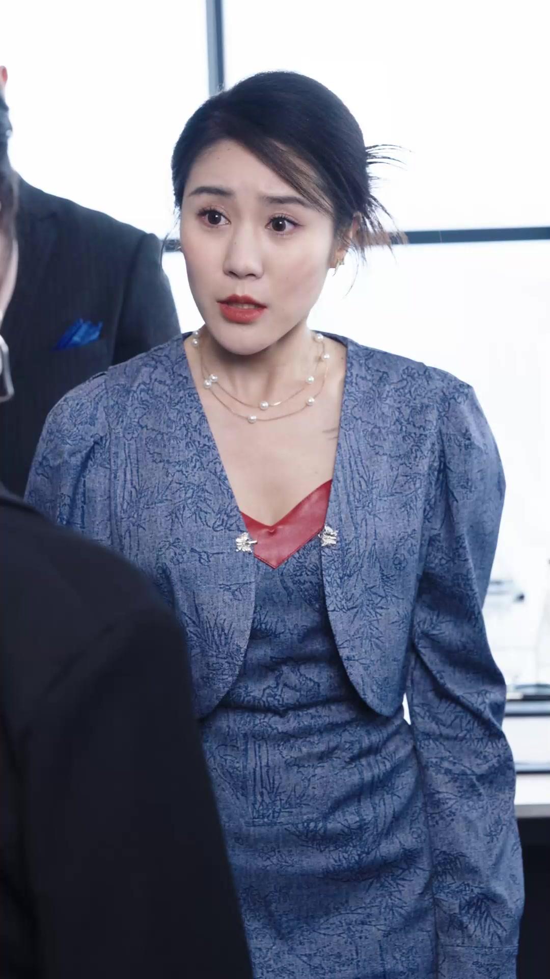 D'AMANT SECRET À PDG À LA MAIN DE FER