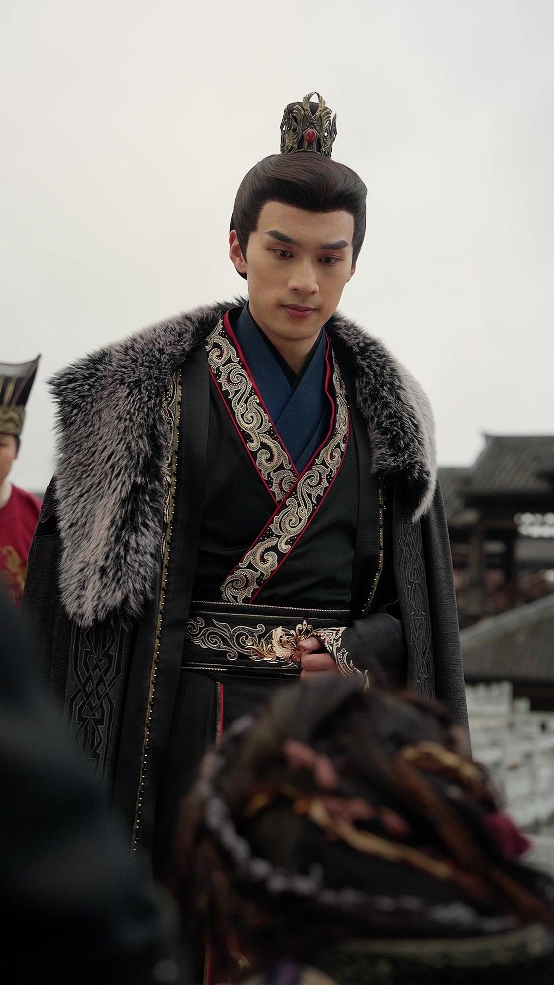 Catch Her, Your Majesty!