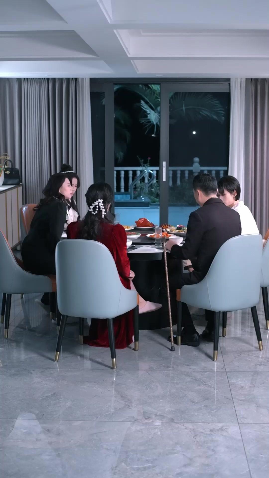 女儿认贼做母后我笑了